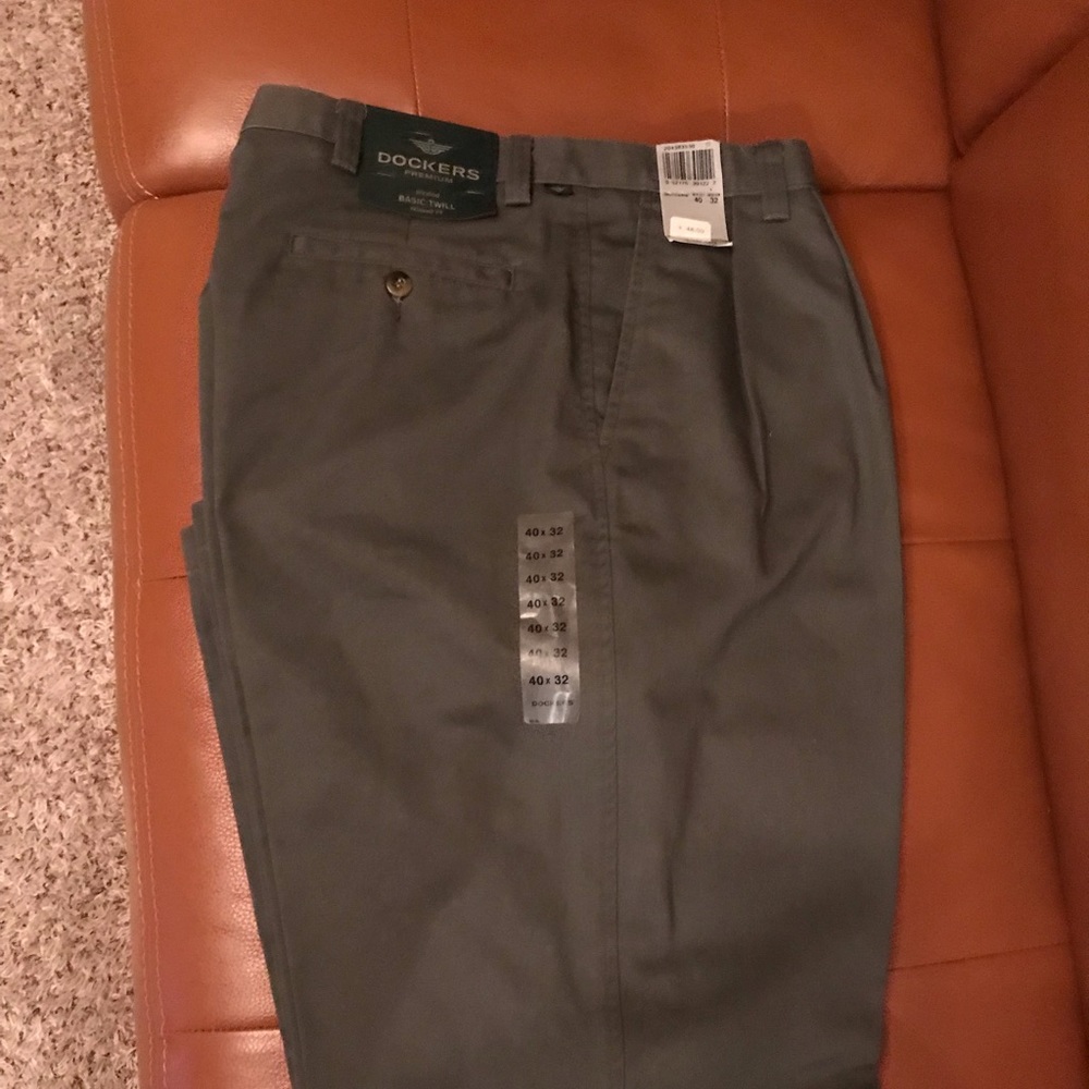 Men’s Dockers twill pants